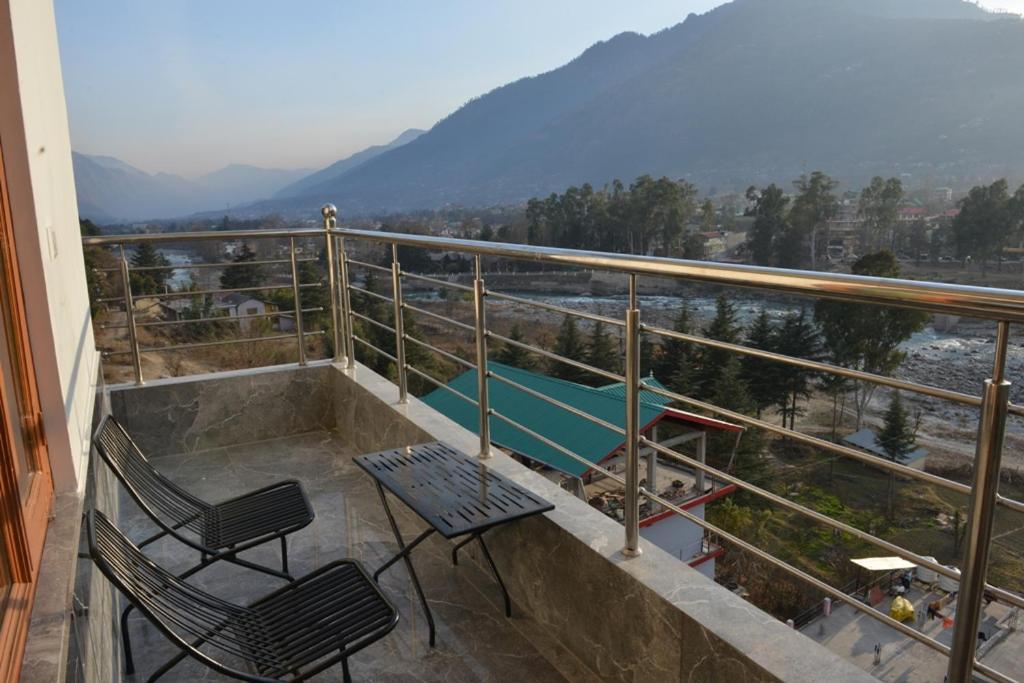 Tulip Flowing River View Hotel. Shamshi Экстерьер фото